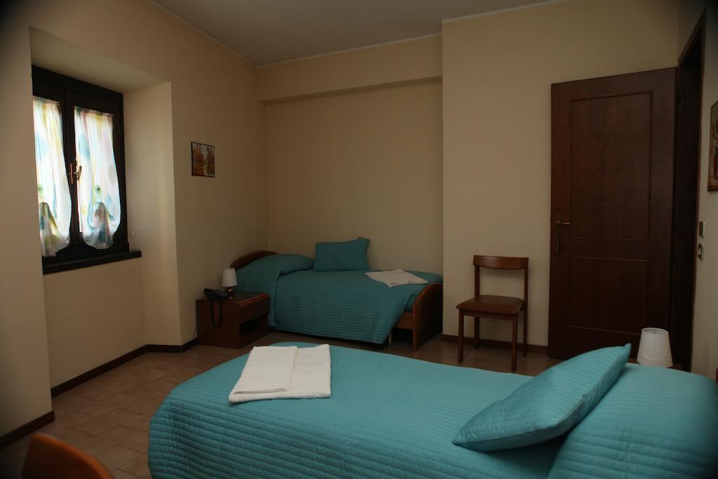 Villa Santa Maria Dell'Arco - Centro Oreb Cazzago San Martino Room photo